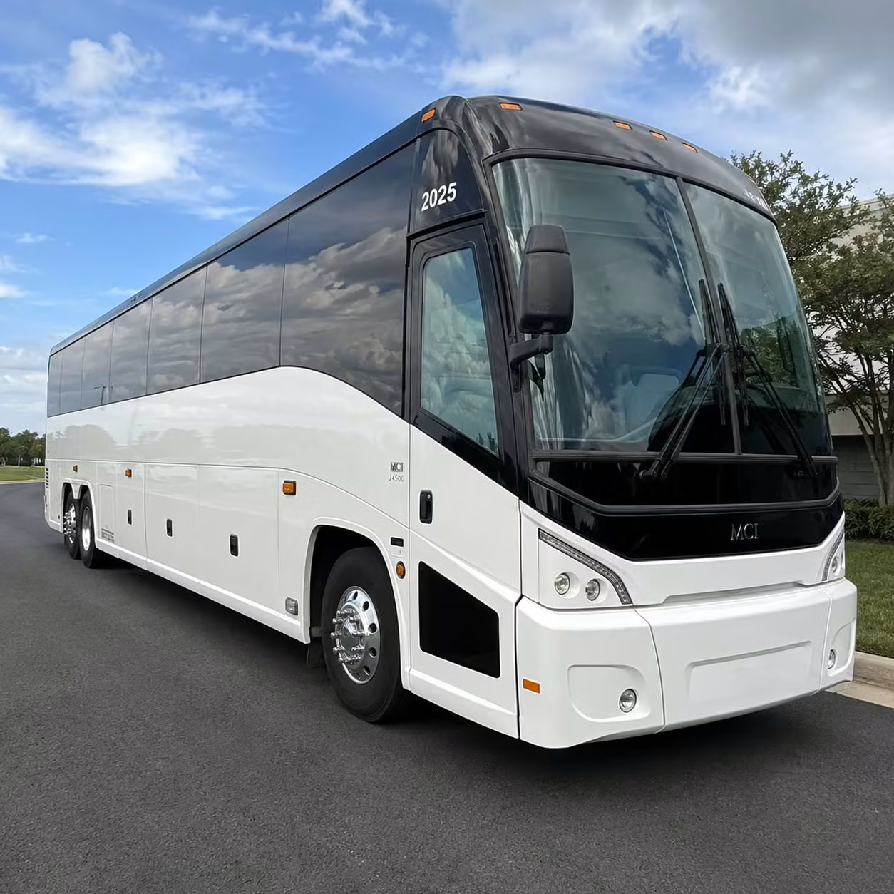 corporate shuttle services between huntington beach hotels and orange county conference centers
