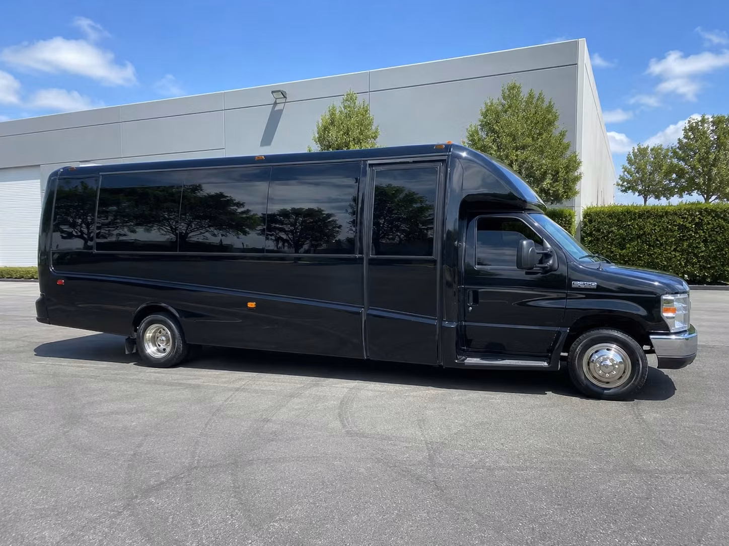 party bus rentals for concerts at the kia forum and sofi stadium from huntington beach